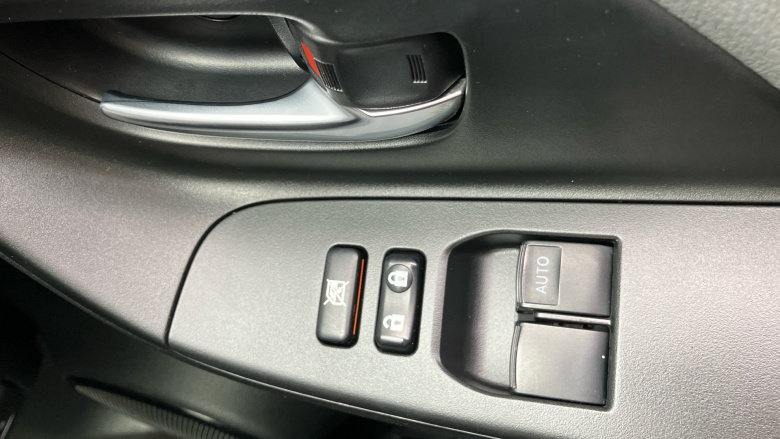 Toyota Yaris 1.5 VVT-i Icon Tech 5dr Petrol Hatchback